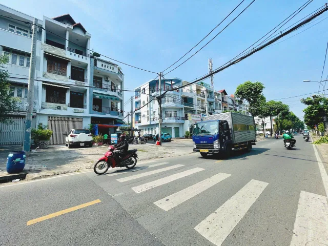 ĐẤT 186M² HẺM XE HƠI LINH TRUNG TẶNG NHÀ CŨ SINH LỜI NHANH TẠI THỦ ĐỨC!