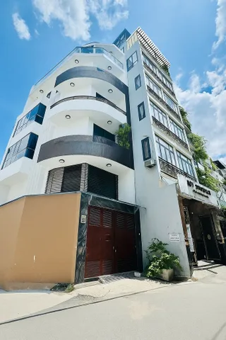 Gấp bán nhà mặt tiền phú nhuận, 5 tầng