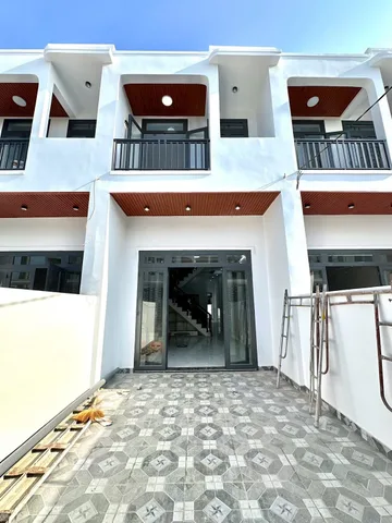 Nhà Lầu sân ô tô 7 chỗ, sân sau 5m giặt giũ phơi đồ thoải mái