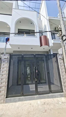 🏡 BÁN NHÀ MỚI ĐẸP – HẺM XE HƠI – NGAY CHỢ & UBND LONG PHƯỚC – 64.1m² (4m x 16m) - 3 TẦNG