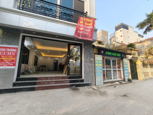 🔥 CHO THUÊ MẶT BẰNG KINH DOANH – PHÚ DIỄN 🔥
📍 216 Phú Diễn – Bắc Từ Liêm
💰 Giá: 16,5 triệu/tháng

👉 Nhà mới xây 100% – chưa ai sử dụng
👉 Diện tích 60m² – mặt tiền rộng – vuông vắn cực đẹp

Phù hợp kinh doanh:
☕ Cafe – trà sữa – bánh ngọt
🍜 Ăn uốn
