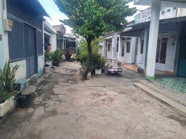 Bán nhà 131.4m² có sẵn 116.7m² thổ cư ngang 10m giá 6.3 tỷ tại đường số 9 Phường Long Bình