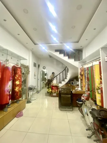 🚗 BÁN NHÀ 2 TẦNG - 117M2( 5*23.5), HOÀN CÔNG - KHÔNG QH - PHÍA SAU CÓ 2 P. TRỌ, DÒNG TIỀN 3TR/TH - NHÀ HẺM XE HƠI - NGAY QL1K, GẦN CHỢ, KCN, LÀNG ĐHQG - LINH XUÂN, THỦ ĐỨC.(k)