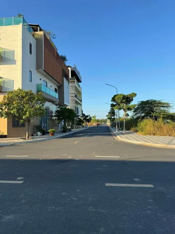 Bán đất 239m² có sẵn 110m² thổ cư ngang 12m giá 3.5 tỷ tại Phường Tam Long