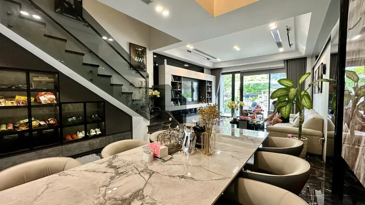 Bán nhà 100m² full thổ cư ngang 5m giá 10.2 tỷ tại Phường Nam Nha Trang