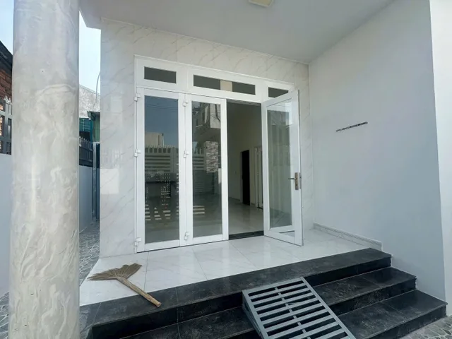 Bán nhà gần trạm y tế Bửu Hoà 100m2 sổ riêng thổ cư (P. Bửu Hoà) Giá 2TY050