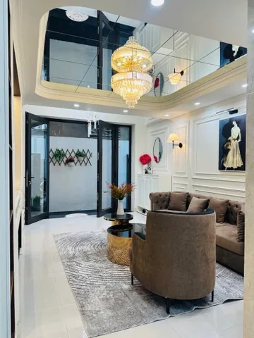 Bán nhà phố Nguyễn Xiển,HN, DT 42 m2, 6 tầng, MT 6.1m,  giá bán 12.99 tỷ
🔥Mô tả: Nhà lô góc, thoáng, khu vực đi lại thuận tiện, nhà vừa ở vừa kinh doanh đều được, khu dân trí cao.
🏡 Thiết kế 6 tầng, thang máy hiện đại.
🌟tầng 1 sân để xe, khách
🌟 TẦNG 
