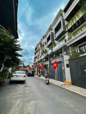 KHU PHÂN LÔ ĐỒNG BỘ  PHẠM VĂN CHIÊU. P9. Gv
- Vị trí 1 trục vừa ở vừa mở cty... 
- DT: 4mx16m
 Kết cấu: 1 trệt 1 lửng, 2 lầu, sân thượng trước sau 4pn, 5wc, gara xe hơi
- đường xe hơi