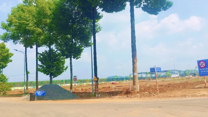 Bán đất 100m² full thổ cư vị trí đẹp đối diện công viên 2.7ha. Khu đô thị The Link City Dầu Giây