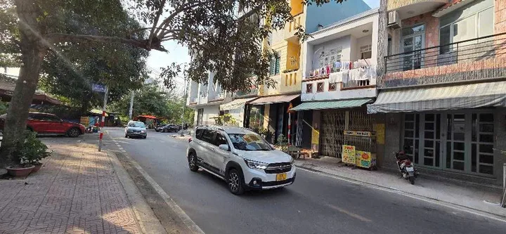 Mặt Tiền KDC Lý Chiêu Hoàng - Tên Lửa - DT: 4mx15m - Đúc 3 Lầu 4PN SHR Nhỉnh 9 Tỷ TL Mạnh