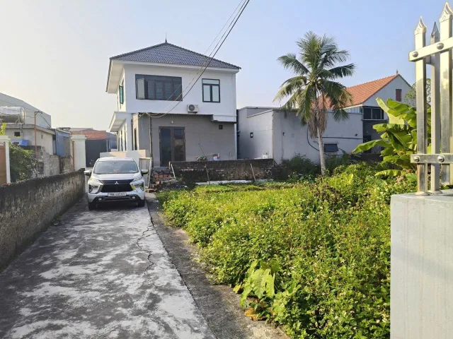 Bán 60 m Hợp Thành ngõ ô tô cách đường thôn trải nhựa chỉ 30 m. L/ h:076.231.9990 e Thúy