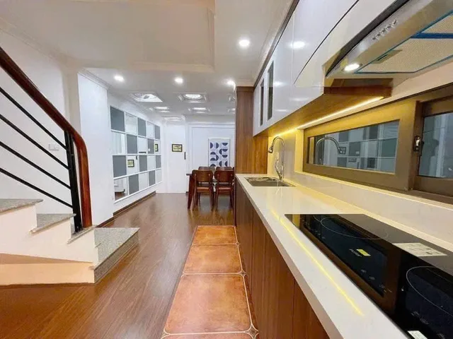 NGUYỄN TRÃI - NGÕ 3m THÔNG KINH DOANH - HÀNG XÓM ROYAL - 11.2 tỷ