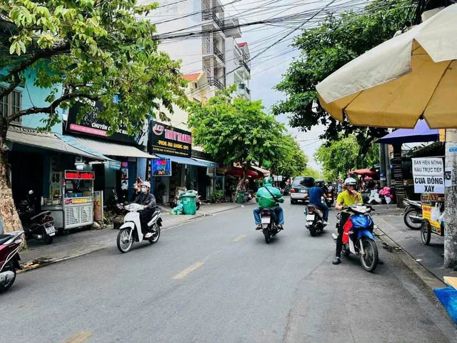 Bán Mặt tiền Võ Thị Nhờ. trục KDBB trung tâm Q7.
dt 13x28m nở hậu 22m . giá đầu tư 72 tỷ