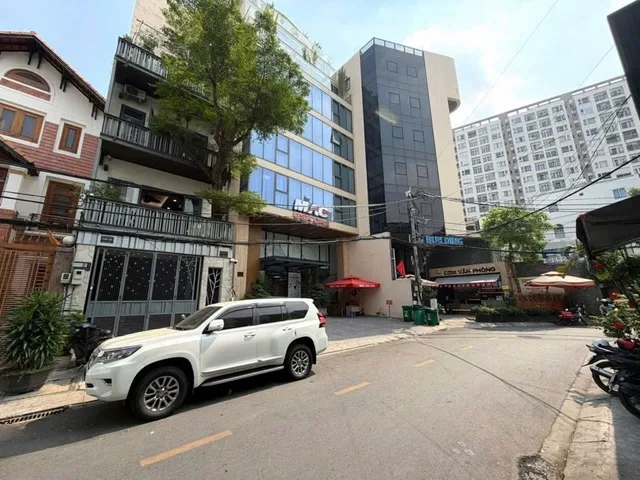 Bán nhà gấp 4 Tầng MT Lam Sơn Tân Bình