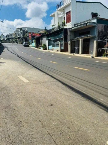 Vị trí mặt tiền Hùng Vương khu vực kinh doanh sầm uất diện tích  401m 17m2 giá 14ty499