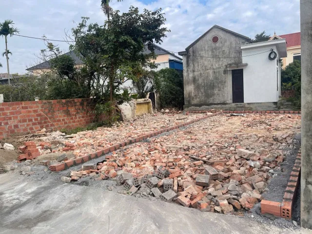 Bán 52 m Hoa Động đường thông sát vách Hoàng Huy . L/h:076.231.9990 e Thúy