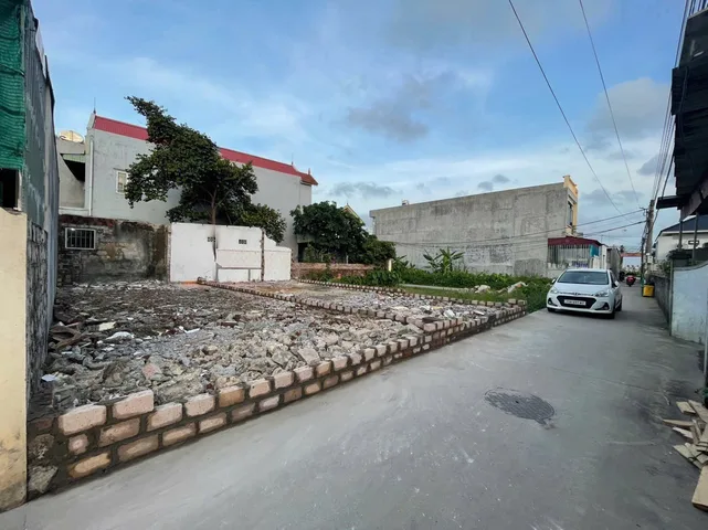 Bán  69 m Hoa Động vài bước chân ra tới Dojji , đường rộng thông các ngả . L/h:076.231.9990 Thuý