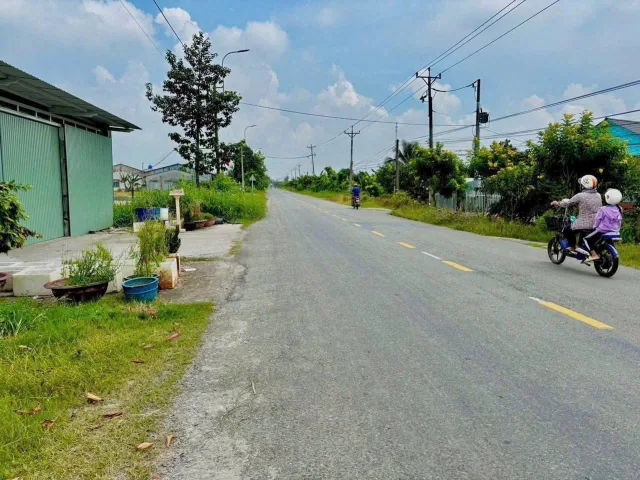 Bán đất mặt tiền ĐT 832 , xã Nhựt Ninh, Tân Trụ tdt 4000m2 ( 500m2 thổ ) giá 6,5 tỷ