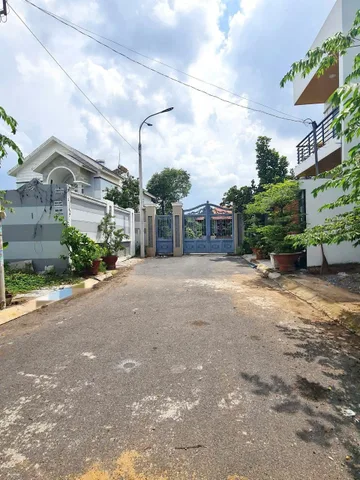 Bán lô đất đẹp sát đường Long Phước. Giá tốt