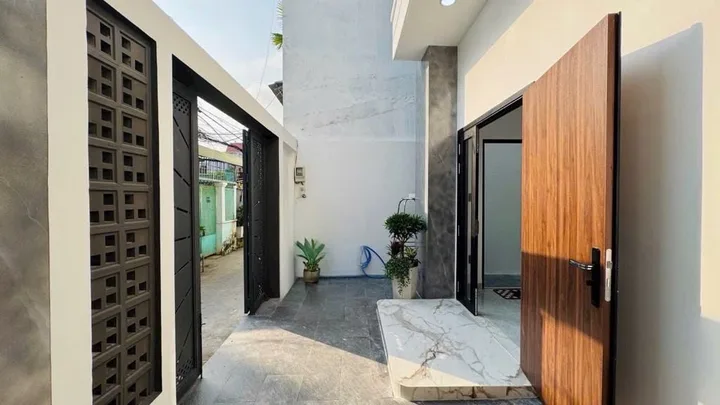 Nhà phố 2 tầng cạnh Phú Mỹ Hưng; 66m2 3PN có phòng trệt; không quy hoạch; dân trí cao; an ninh
