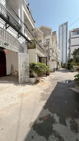 Nhà 4 tầng ngay chi cục Thuế Q7; 65m2 3PN; ô tô ngủ nhà; không quy hoạch; dân trí cao