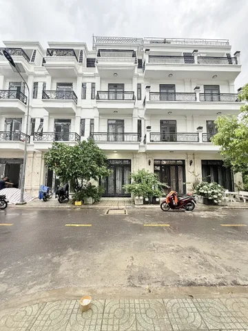 Cần bán villa Võ Thị Liễu Quận 12, diện tích lớn 13.5x10 110m², 1 trệt 3 lầu, thang máy, sân xe riêng, khu dân trí cao