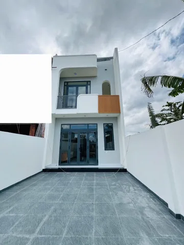 Đối diện cổng chào Tân Hưng , cách ngã 6 đúng 6,5km