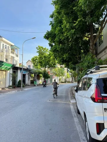 Sát vách Vin, gần phố Đào Xuyên