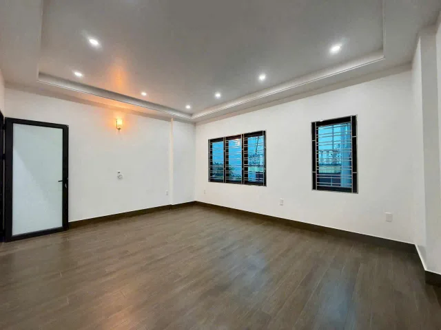 Bán nhà diện tích rộng, gần chợ Phương Lưu- Vạn Mỹ