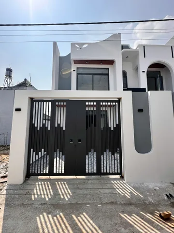 NHÀ LẦU VỪA HOÀN THIỆN - CÁCH CHỢ 10 bước chân
