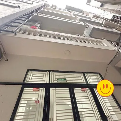 Nhỉnh 9 tỷ, CCMN gần ĐH Thương Mại sổ 41m, 9 phòng, 3 bước ra oto