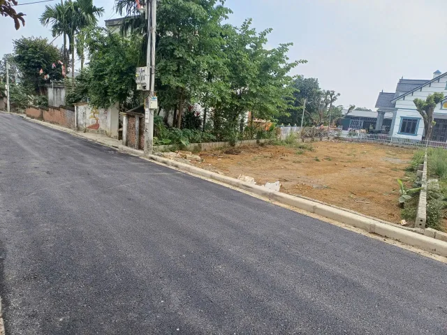 Bán đất 180m² có sẵn 60m² thổ cư ngang 8,69m giá 4.75 tỷ tại Tân Xã trung tâm Hoà Lạc
