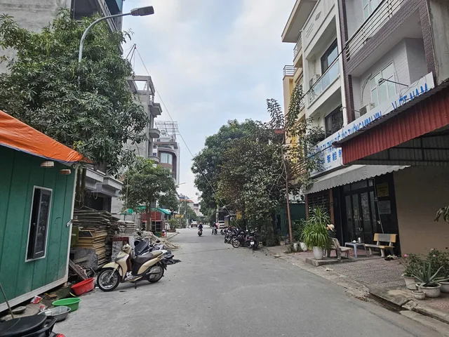 Bán nhà 2.5 tầng phố nguyễn tư giản khu bò sơn 2.  Diện tích 73m mặt tiền 4.2m hướng tây nam. Cạnh khu liền kề hud-B. Phường võ cường tỉnh bắc ninh