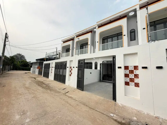 Bán căn nhà lầu mới xây sổ riêng thổ cư gần nhà thờ tân triều