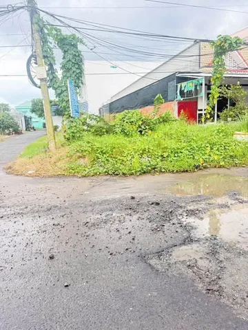 Bán đất 2 mặt tiền 237.7m² có sẵn 147.7m² thổ cư ngang 9,3m giá 3.8 tỷ đường Nguyễn Văn Nhung Phường Phước Hậu