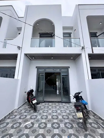 Bán nhà gần trường cấp 2, công an phường, đường nhựa 2 ô tô né nhau, sổ riêng thổ cư cách ttp Bửu Long 5 phút