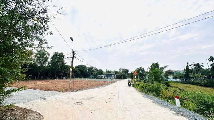 Bán đất góc 2 mặt tiền 1/Nguyễn Văn Khạ xã Tân An Hội Củ Chi TPHCM, DT: 5,2x20m.