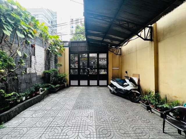 Bán nhà gấp 5 Tầng MT khuông Việt Tân Phú