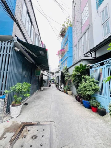 🏠 NHÀ NHỎ – GIÁ TỐT – CƯ XÁ PHÚ LÂM-  QUẬN 6
💰 Giá chào: 2,75 tỷ (chủ thiện chí, thương lượng)
📞0368123186
📍 Cư xá Phú Lâm A, P.12, Q.6
	•	Diện tích: 25m²
	•	Kết cấu: 1 trệt 1 lầu
	•	Nhà đang để trống, vào ở ngay

🏦 TPBank định giá ~2,8 tỷ
📕 Pháp
