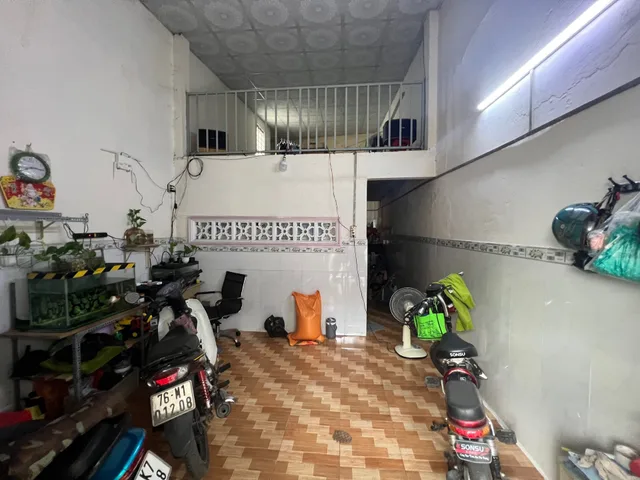 🏡 NHÀ GIÁ MỀM – SÁT MẶT TIỀN TỈNH LỘ 10
📍 Bình Tân – gần KCN Tân Tạo, khu Tên Lửa, AEON Bình Tân

📐 Diện tích: 56m² (4m x 13.5m)
🏗 Kết cấu: 1 trệt 1 lửng
🛏 2 phòng ngủ – 🚿 1 WC
🚗 Cách mặt tiền Tỉnh Lộ 10 vài chục mét, ô tô 4 chỗ đậu sát nhà
🌿 Khu d