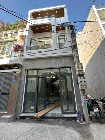 Nhà sổ riêng hoàn công 3 .15 tỷ _ 1 lầu 1 trệt _3 phòng ngủ, sân ô tô