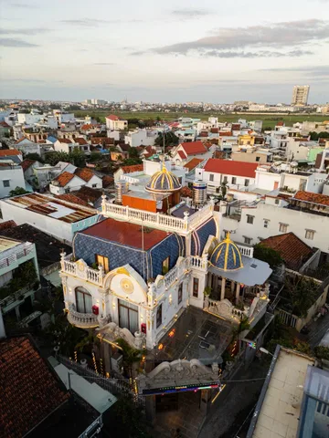 Nhà biệt thự  , khách sạn