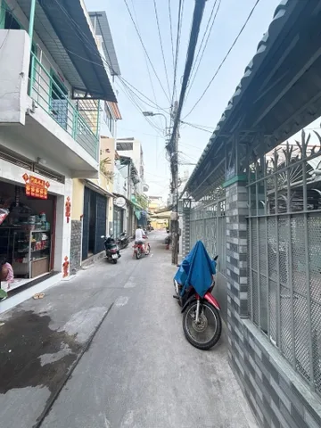 Bán nhà gấp 2 Tầng HXH Huỳnh Thiện Lộc Tân Phú