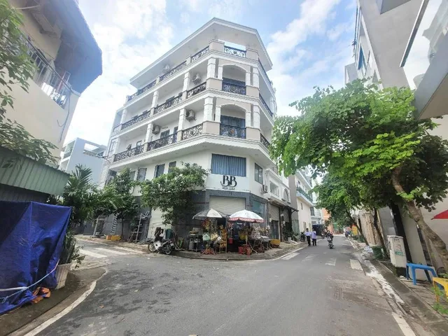 Bán nhà 72m² full thổ cư ngang 5.5m giá 11.7 tỷ tại Phường Bình Hưng Hòa