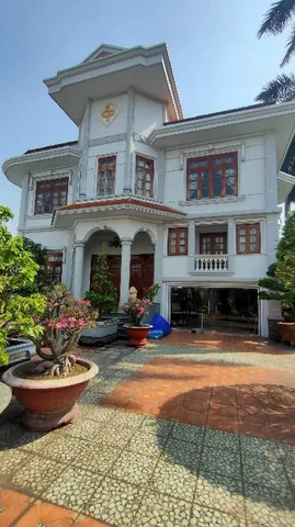 Biệt Thự Sân Vườn, Cây Cảnh, Hồ Bơi, Rạp chiếu phim 1000m2  xa lộ hà nội ,Đổ xuân Hợp  chỉ:79 tỷ