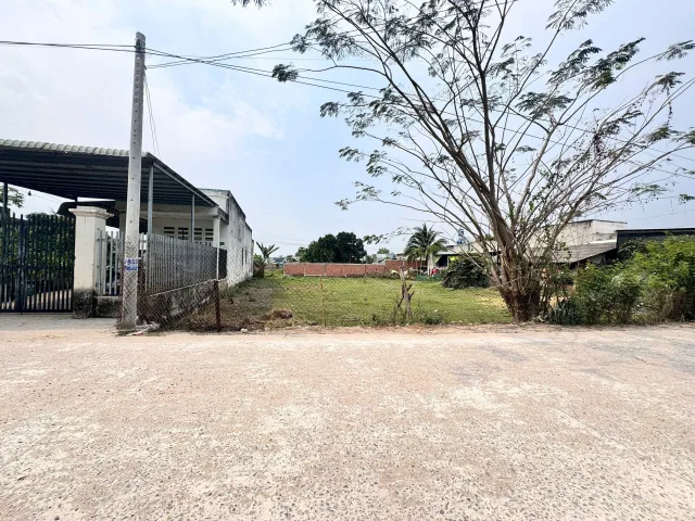 Bán đất có sẵn 300m² thổ cư ngang 10m giá 2.5 tỷ tại Xã Mỹ Hạnh