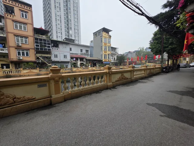 Bán nhà Nguyễn Đình Hoàn 40m² full thổ cư ngang 4.7m giá 16 tỷ tại Phường Nghĩa Đô (MUA/BÁN BĐS nhắn tin Zalo 0862299066)