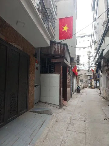 Bán nhà Giải Phóng, HN, DT 47 m2, 7 tầng,  giá bán 15.3 tỷ
🔥Mô tả:
☀️ Nhà ôtô vào, ngõ thông rộng, khu vực đi lại thuận tiện, gần quận ủy Hoàng Mai., box Nước Ngầm
🏡 Thiết kế 7 tầng, 8 ngủ, wc, thang máy.
📚 Nhà sổ đỏ đẹp sẵn sàng giao dịch
DT/zalo 09