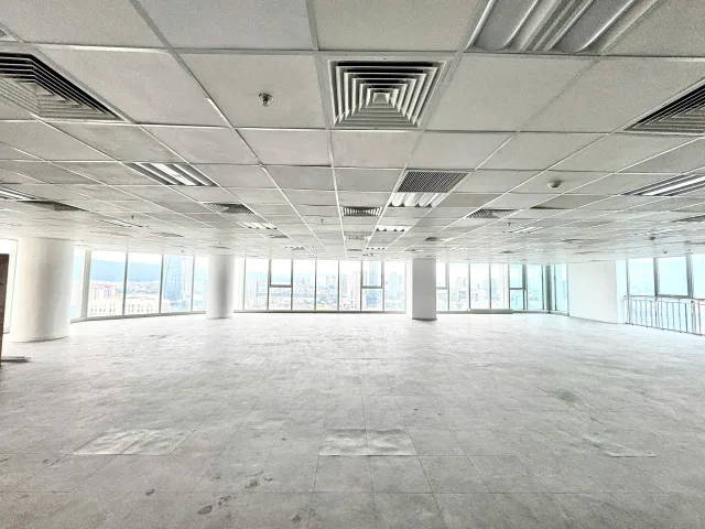 CHO THUÊ NGUYÊN SÀN VĂN PHÒNG 352m² – VIEW THÀNH PHỐ & BIỂN - SẴN TRẦN SÀN
