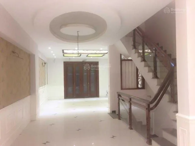 Cho thuê nhà riêng Tam Trinh 90 m2 x 4 tầng xe công đỗ cửa 27 triệu/tháng
